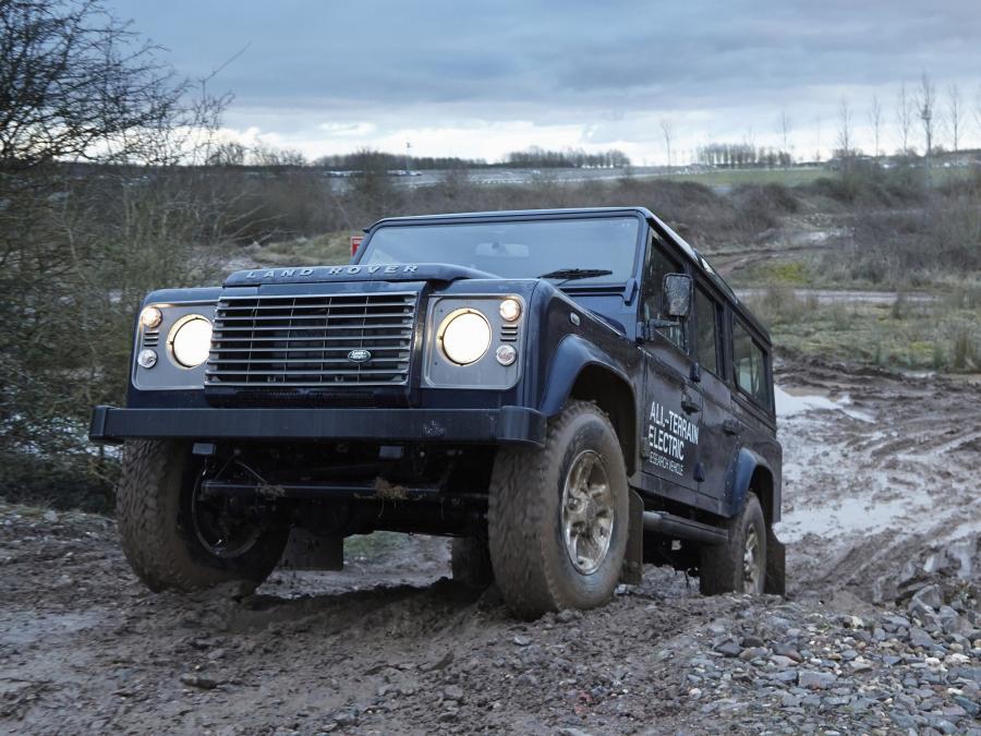  Land Rover Electric Defender Research Vehicle 2013 года  (фото 13 из 16)